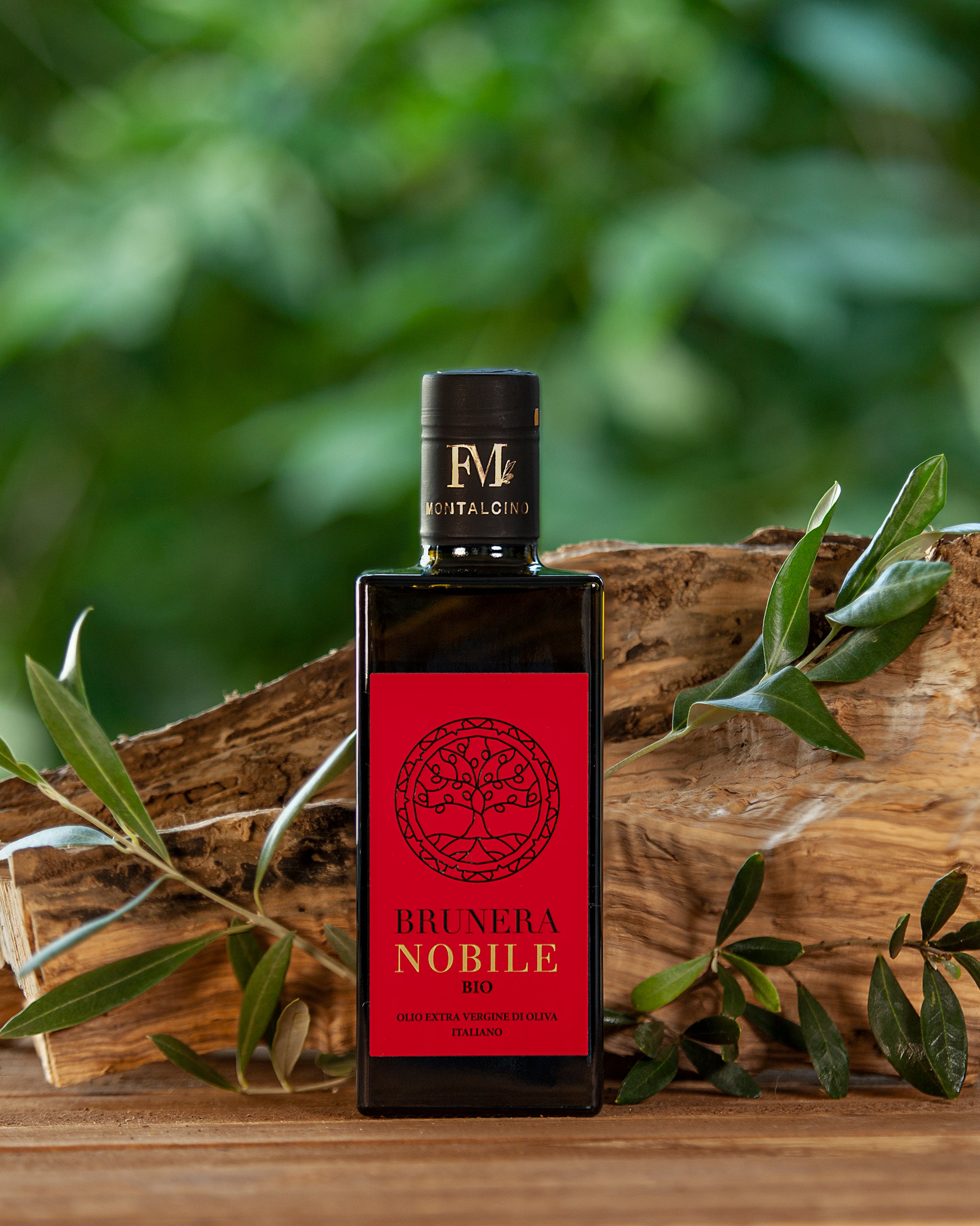 BRUNERA Nobile Bio organic extra virgin olive oil 500 ml — lifestyle photo, Frantoio di Montalcino
