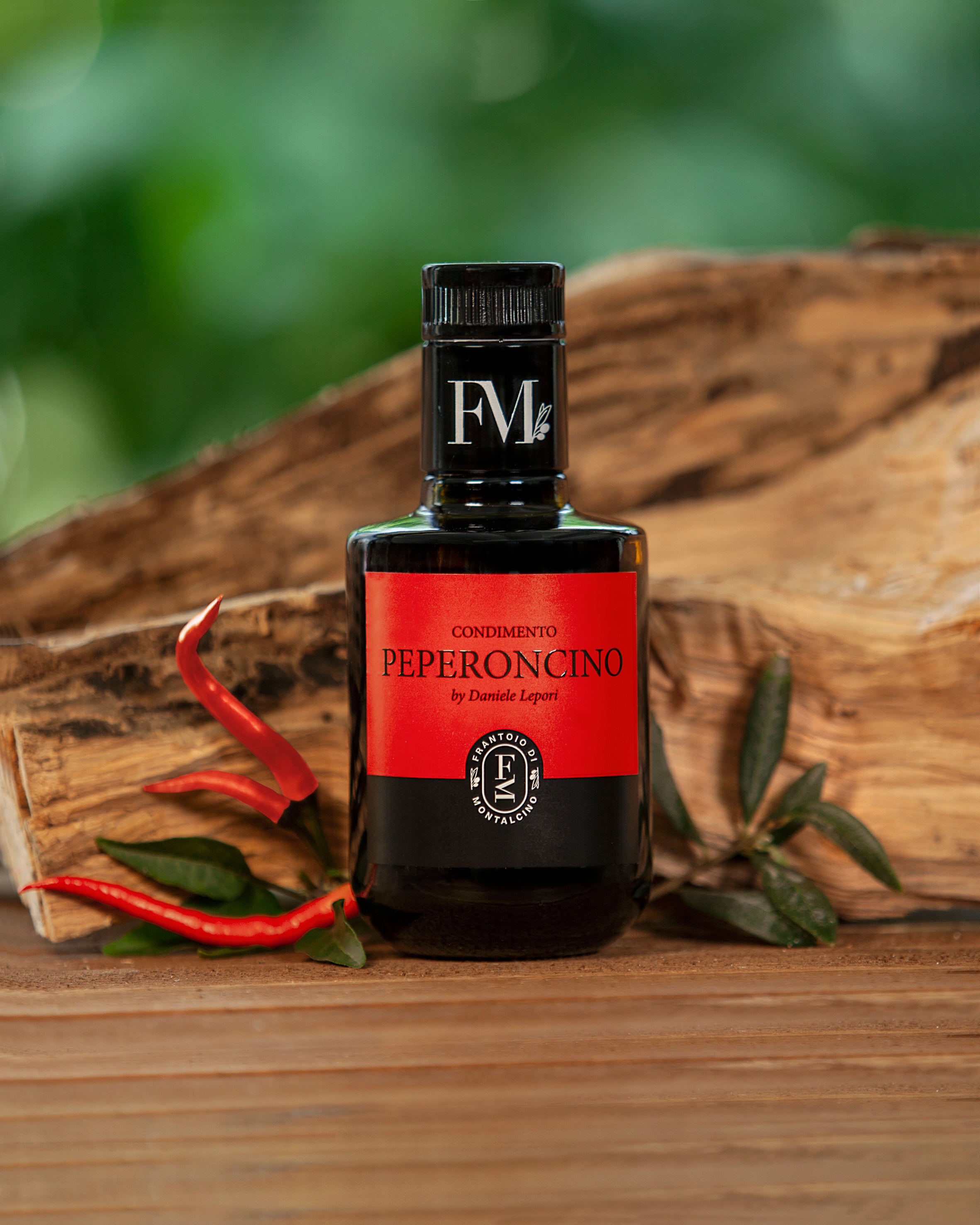 Toscano IGP Chilli Pepper olive oil 250 ml — lifestyle photo, Frantoio di Montalcino