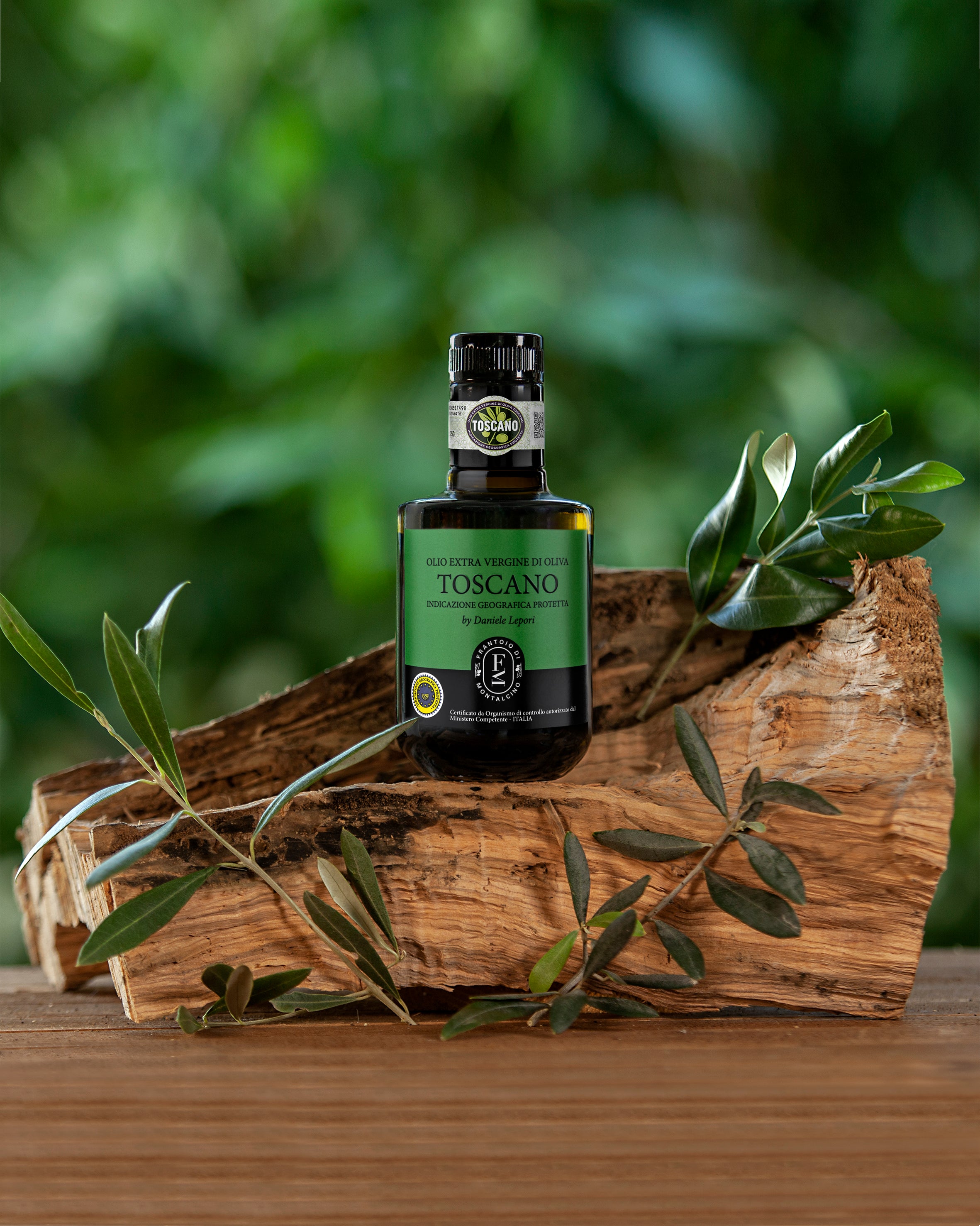 Toscano IGP extra virgin olive oil 250 ml — lifestyle photo, Frantoio di Montalcino