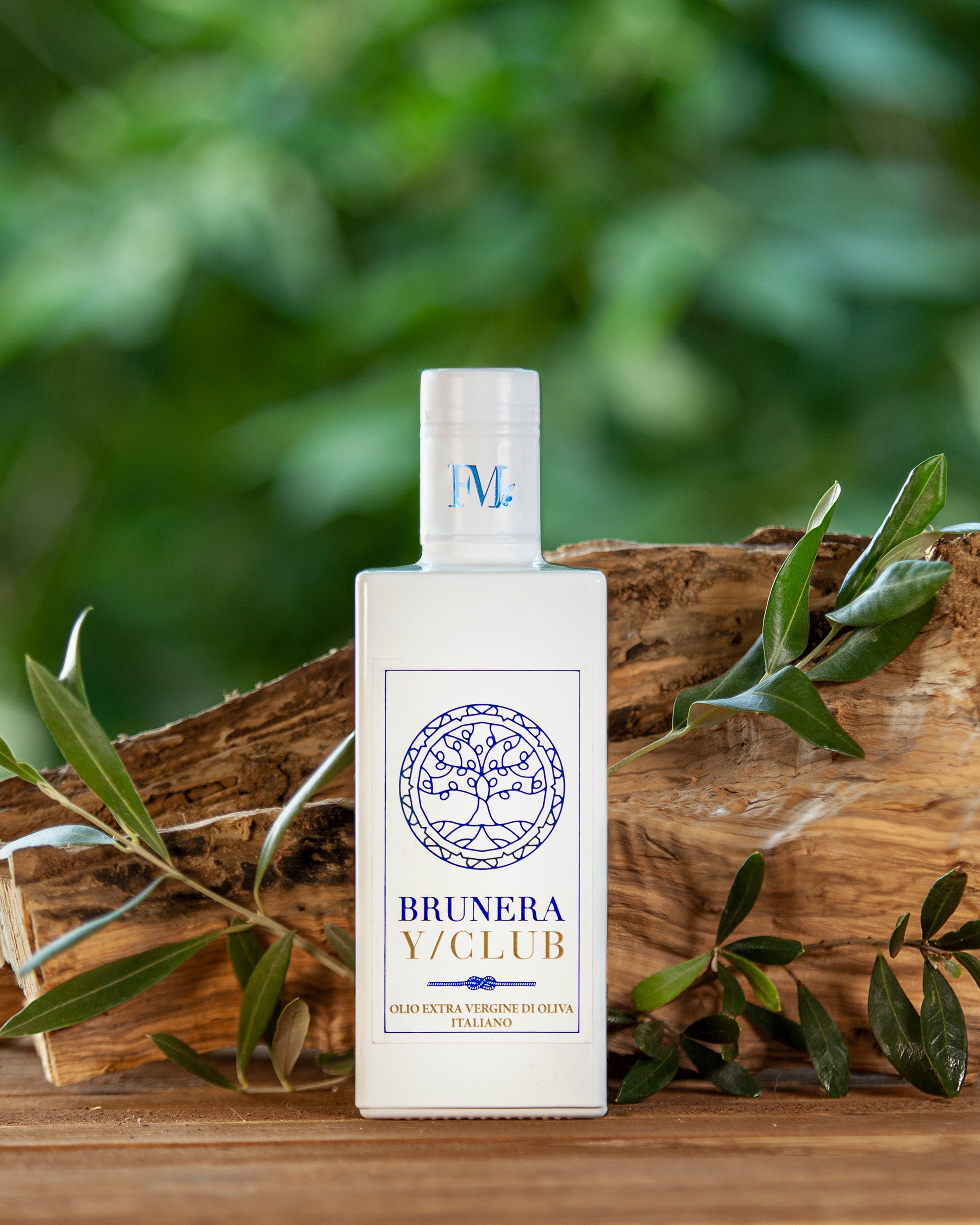 BRUNERA Yacht Club extra virgin olive oil 500 ml — lifestyle photo, Frantoio di Montalcino